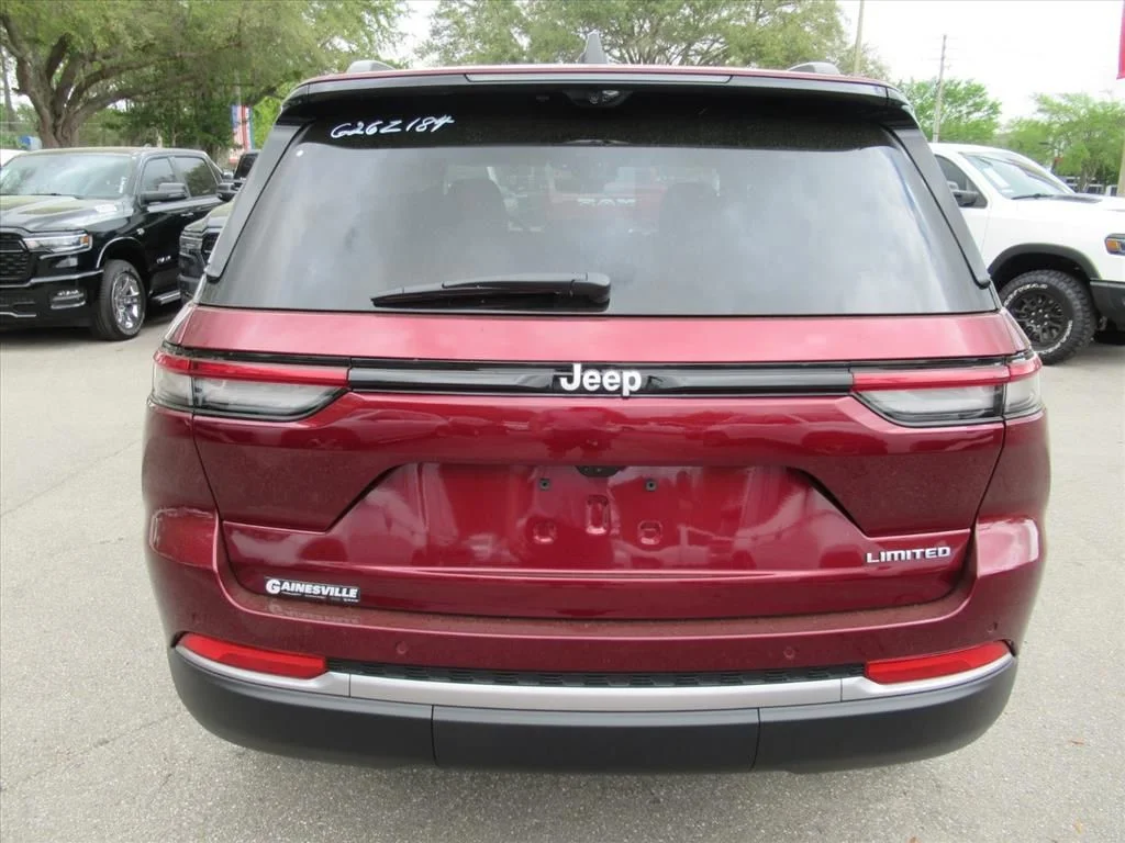 New 2026 Velvet Red Pearl-Coat Exterior Paint Jeep Limited image 6