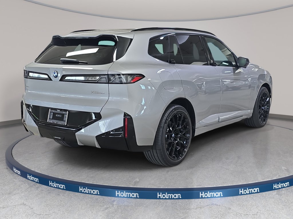 New 2027 Space Silver Metallic BMW  image 4