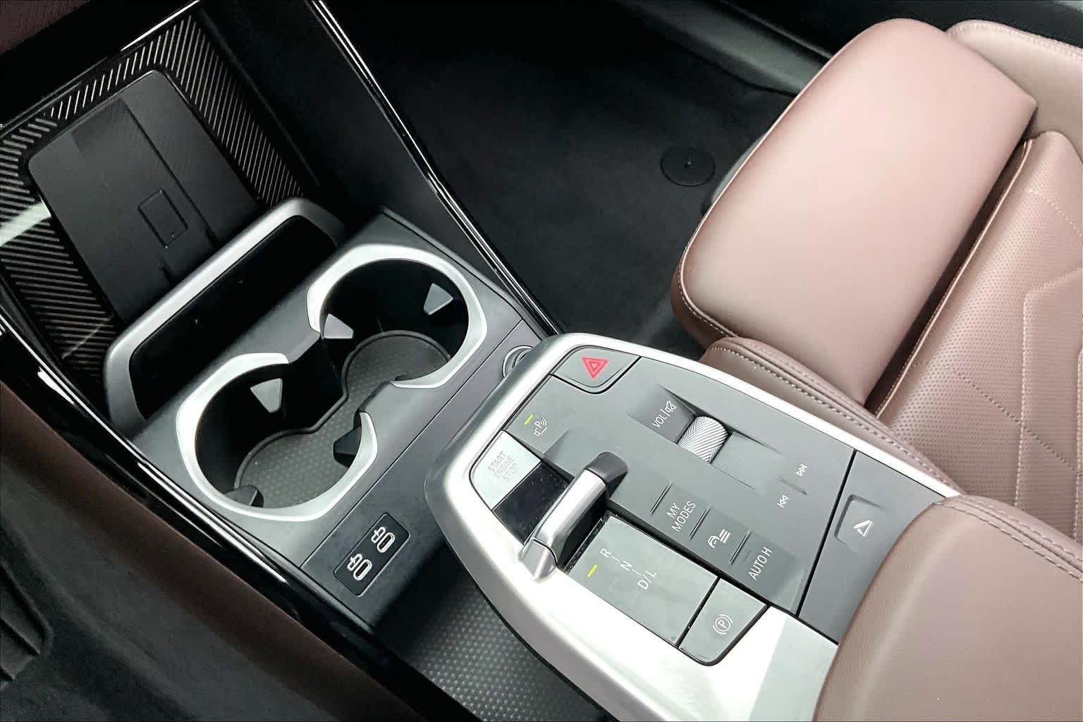 Used 2025 Mineral White Metallic BMW xDrive28i image 16