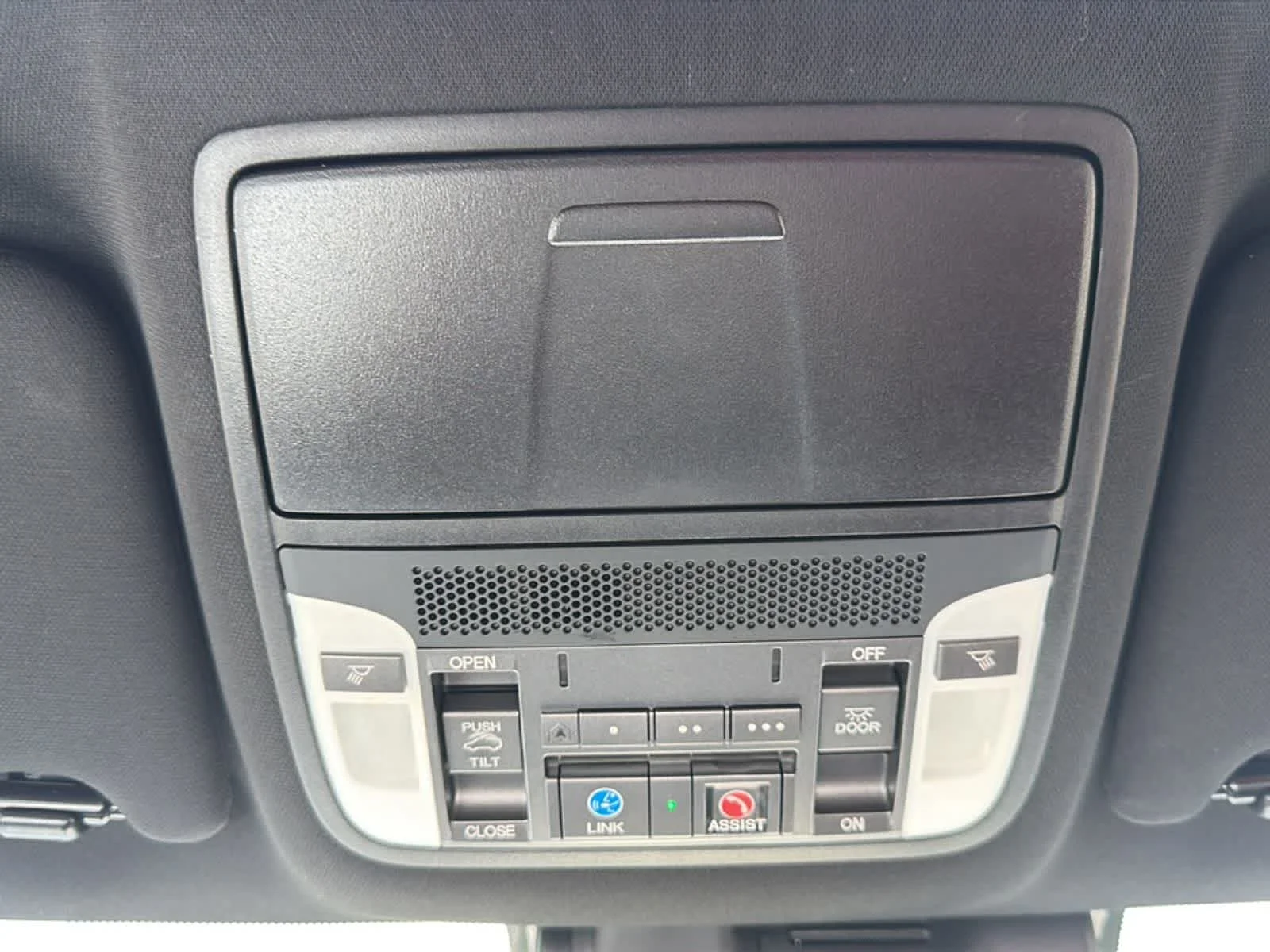 Used 2020 Majestic Black Pearl Acura w/Technology/A-Spec Pkg image 18