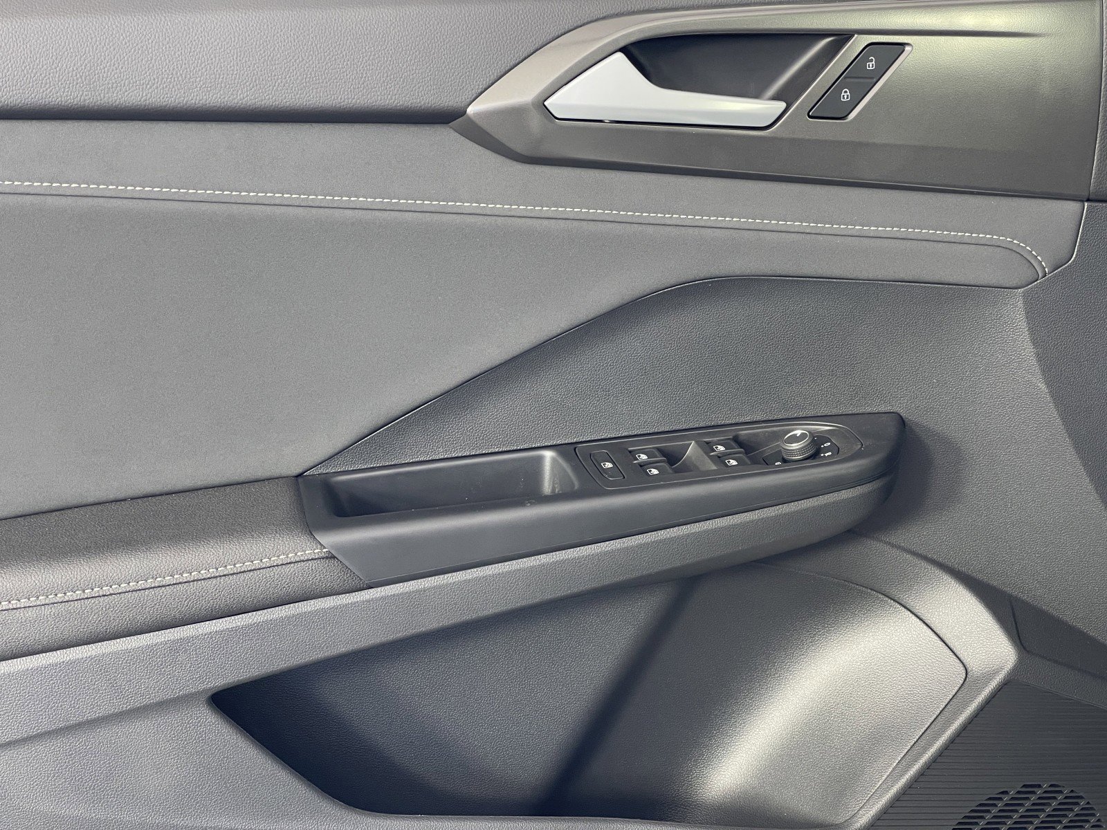 2025 Volkswagen Taos SE Black - Photo 21