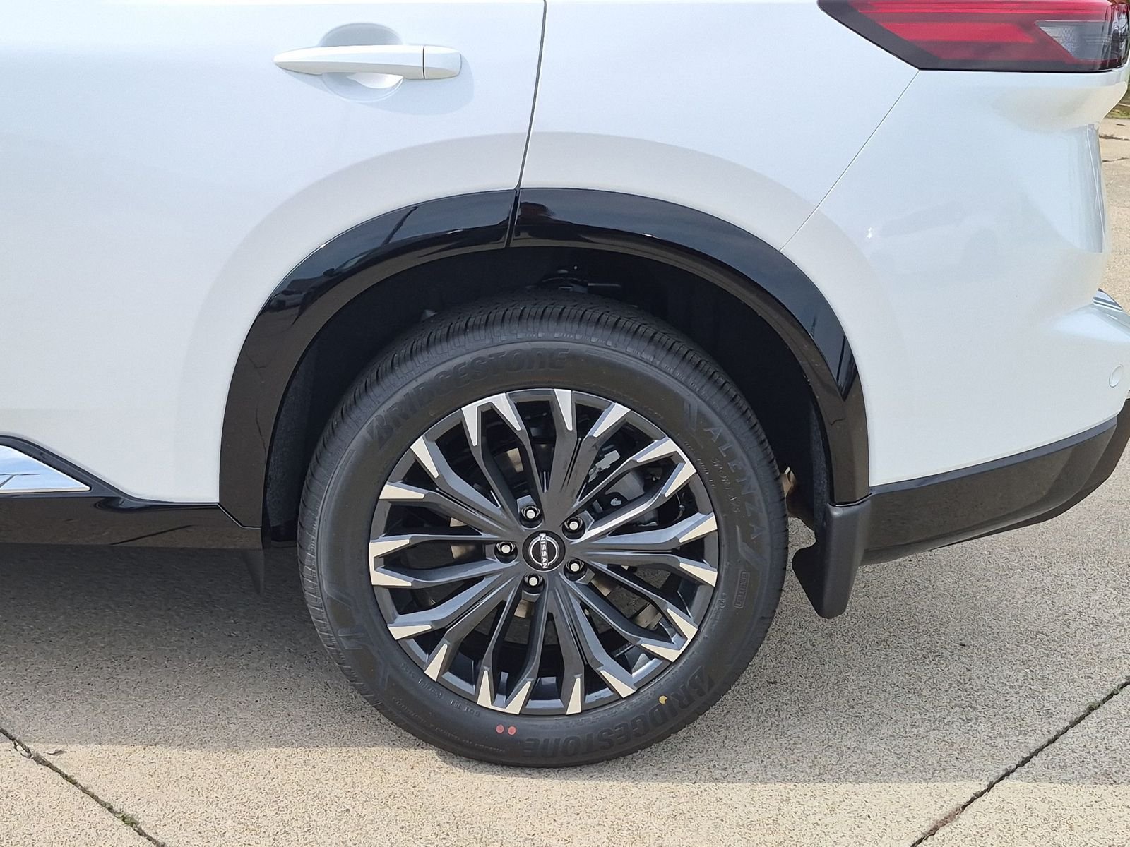 New 2026 Everest White Pearl TriCoat / Super Black Two-tone Nissan Platinum image 12