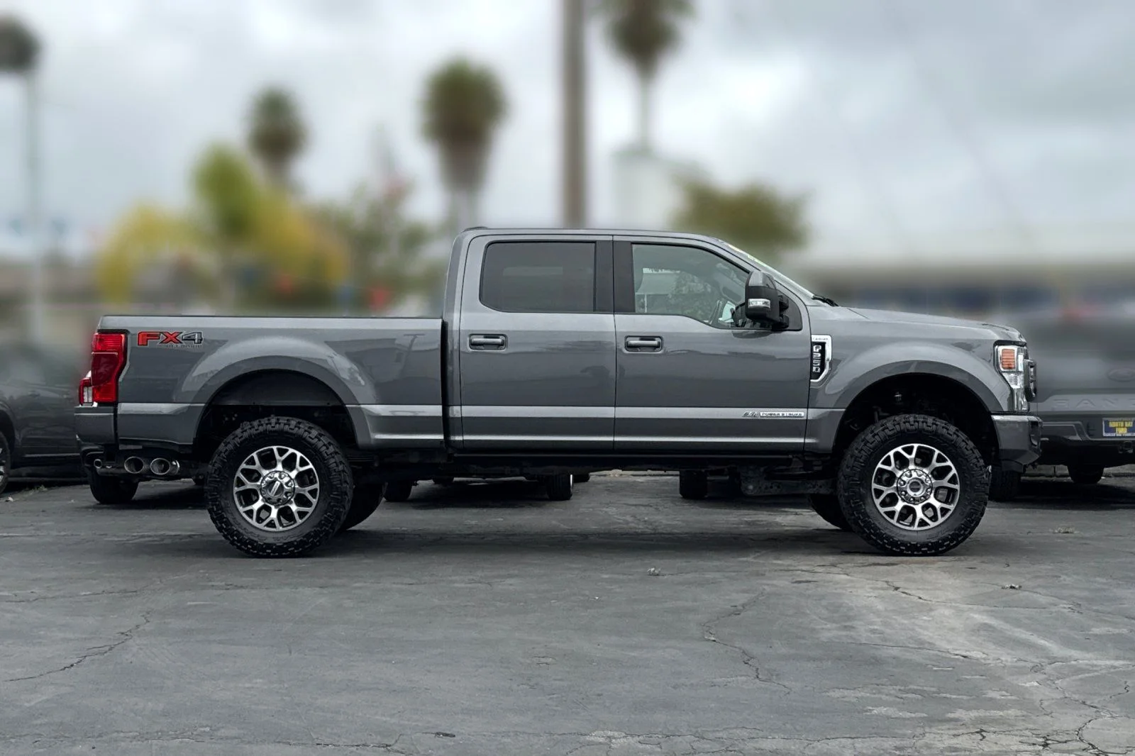 Used 2022 Gray Metallic Ford Lariat image 29