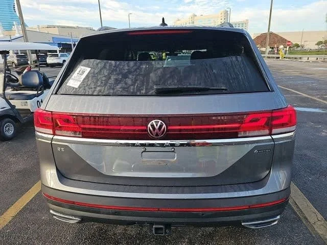 Used 2025 Gray Volkswagen 2.0T SE w/Technology image 5