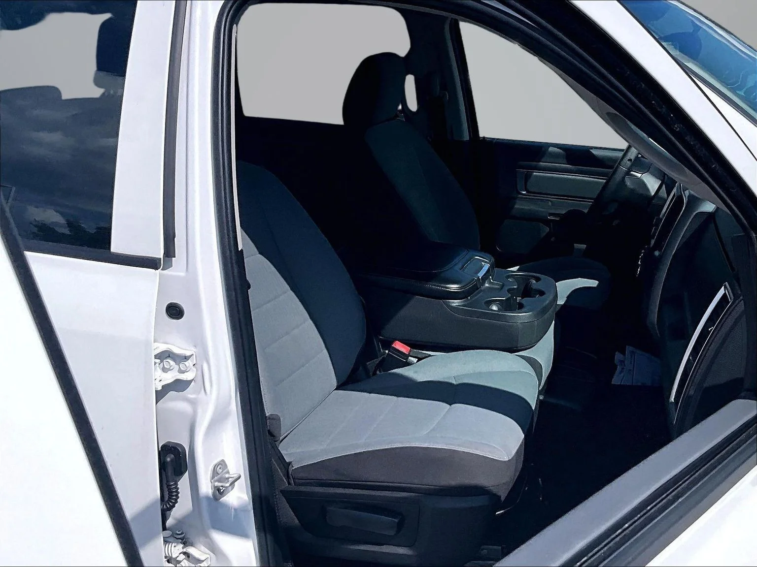Used 2022 White Ram SLT image 8