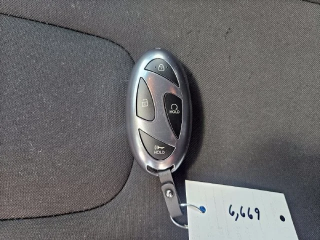 Used 2025 Black Hyundai SEL Sport image 29