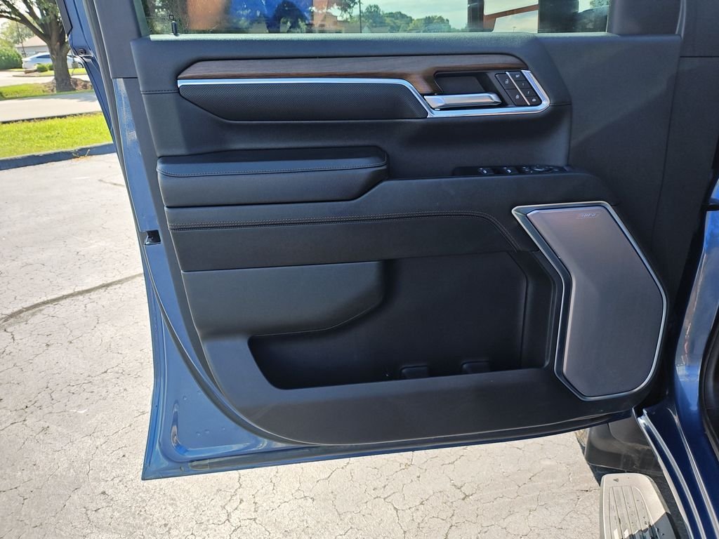 Used 2024 Blue Chevrolet High Country image 12