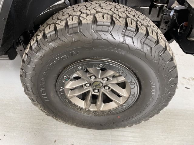 New 2025 Black Clear-Coat Exterior Paint Jeep Rubicon 392 image 11