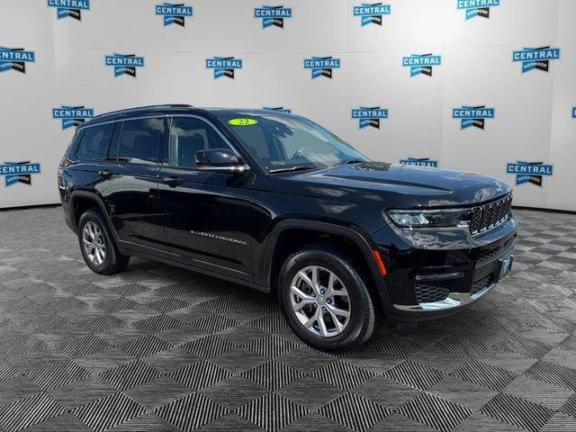 Used 2022 Diamond Black Crystal Pearlcoat Jeep Limited image 8