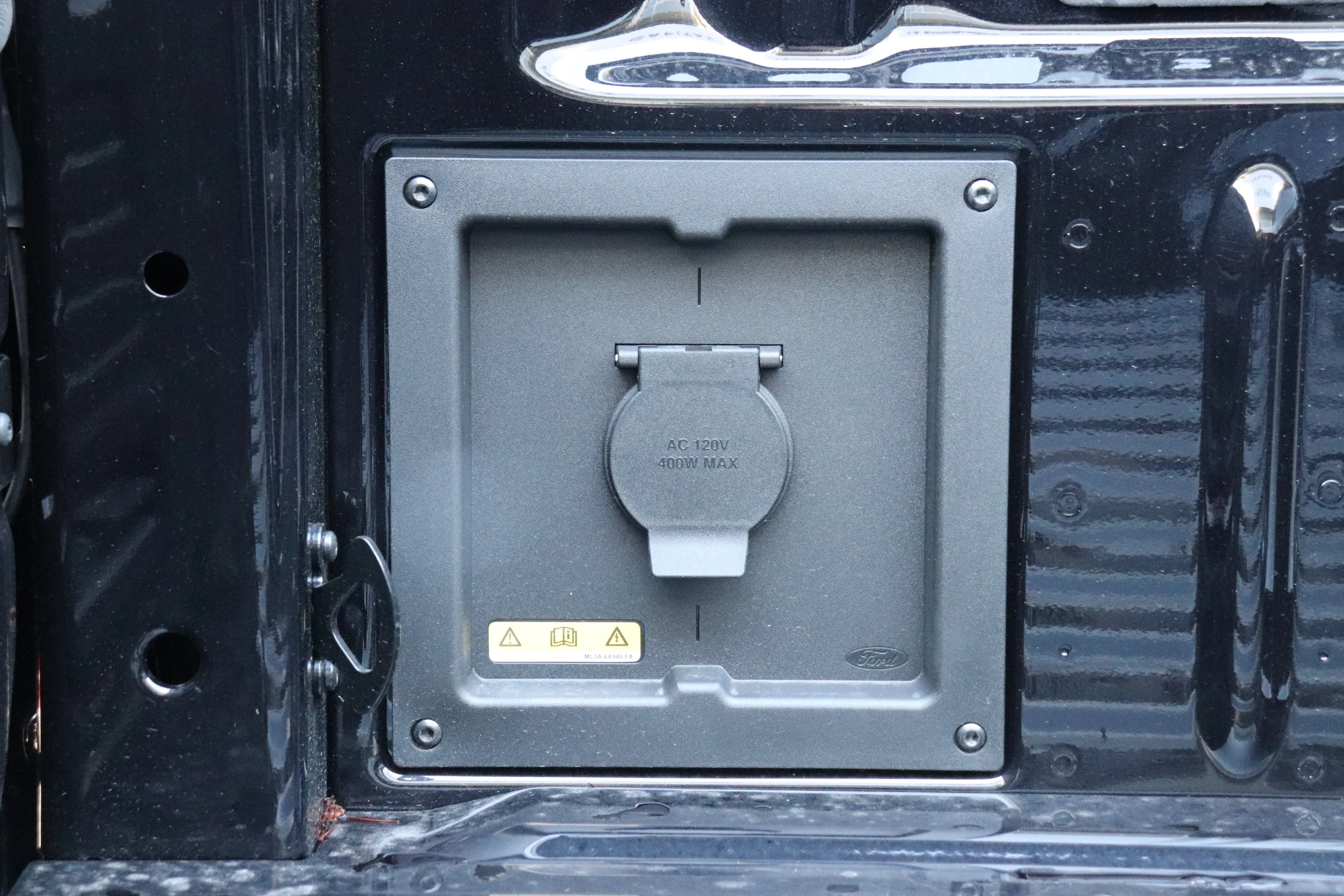New 2026 AGATE BLACK METALLIC Ford XLT image 7