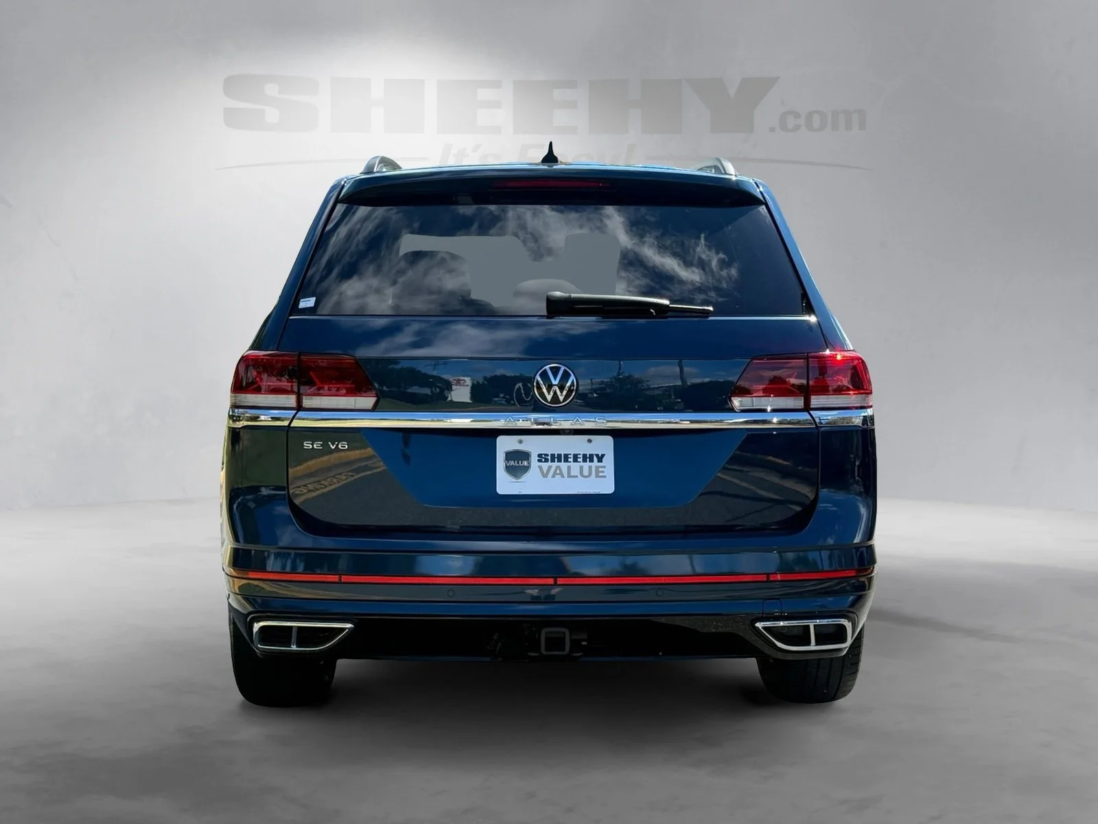 Used 2021 Blue Volkswagen 3.6L V6 SE w/Technology R-Line image 13