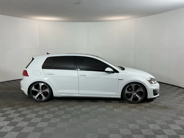 Used 2016  Volkswagen Autobahn image 4