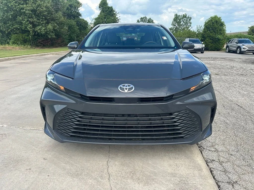 2025 Toyota Camry LE - Photo 2