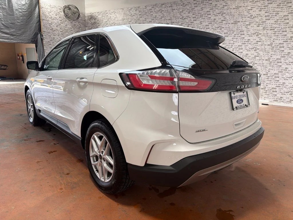 Used 2024 Oxford White Ford SEL image 5