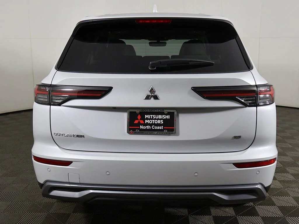 2025 Mitsubishi Outlander SE - Photo 15