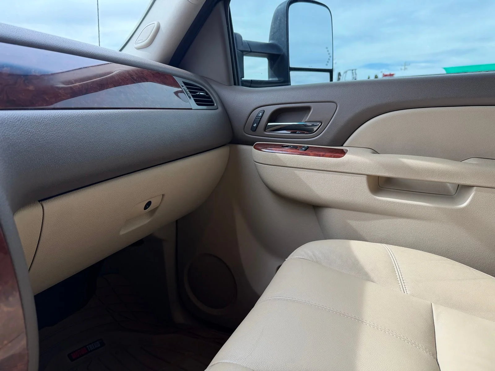 Used 2011 Black Chevrolet LTZ image 22