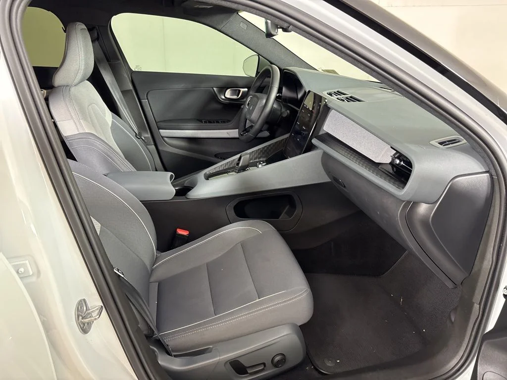 Used 2023 White Polestar Long Range Dual Motor image 16