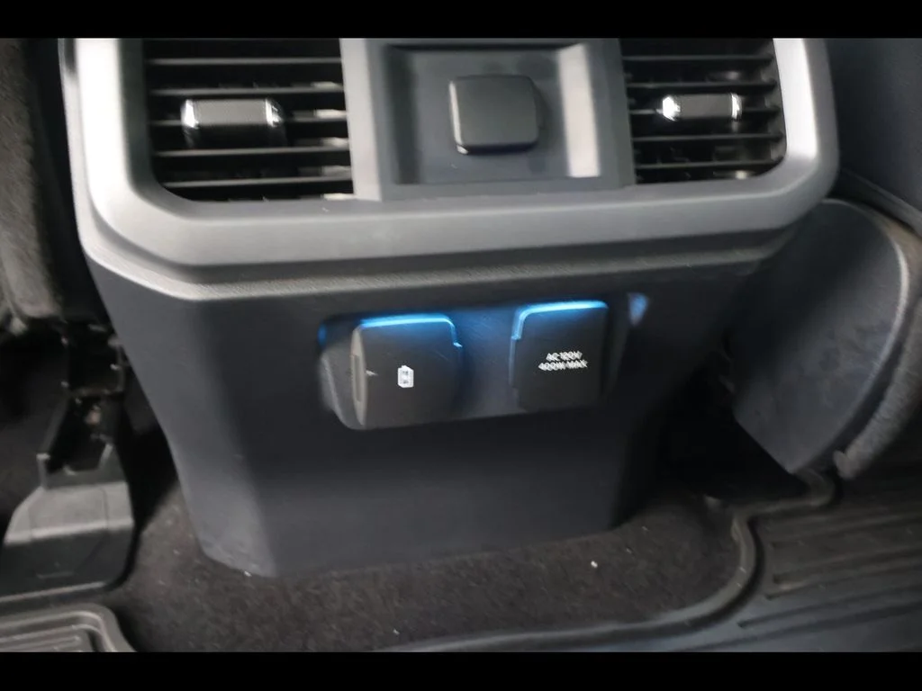 Used 2025 Gray Ford Lariat image 10