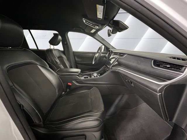 Used 2024 White Jeep Altitude image 13