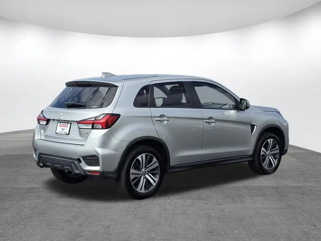 Certified Used 2024 Alloy Silver Metallic Mitsubishi 2.0 S image 4
