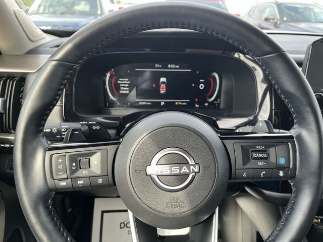 Used 2025 Gray Nissan Platinum image 14