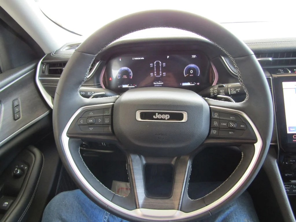 Used 2023 Silver Jeep Limited image 27