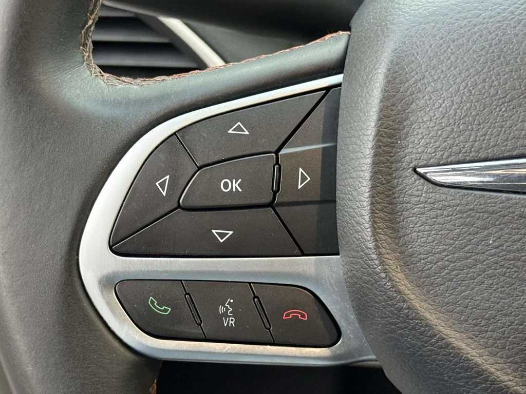 Used 2017 Red Chrysler Touring L image 23