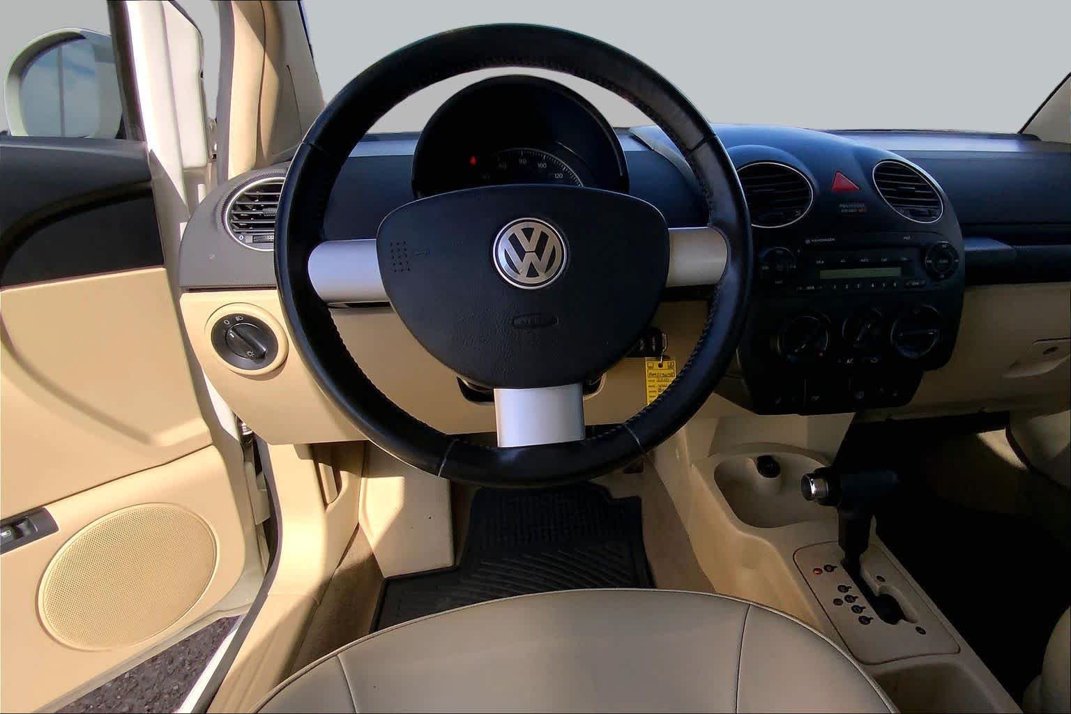 Used 2010 Candy White Volkswagen  image 5