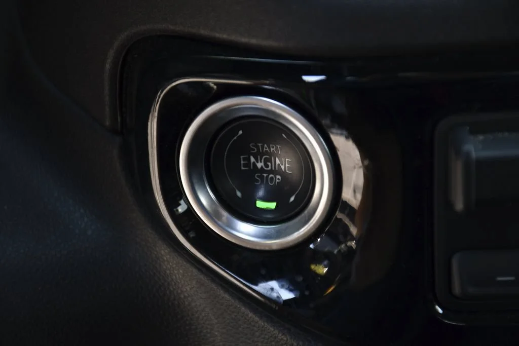 Used 2025 Onyx Black GMC SLT image 18