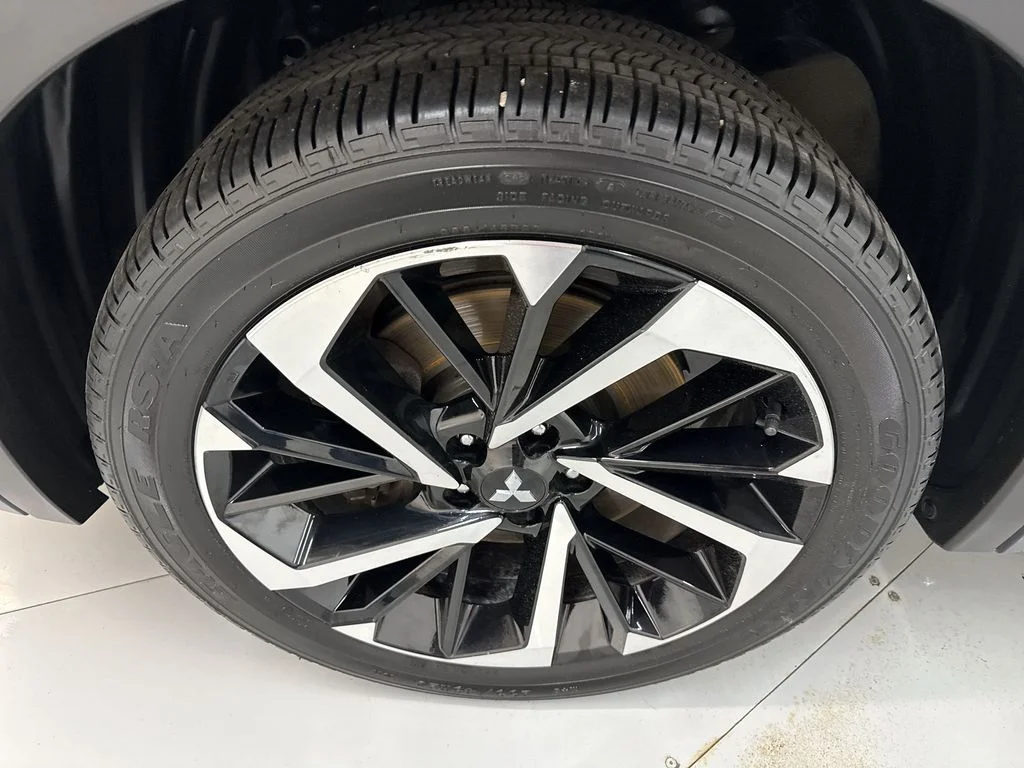 Used 2022  Mitsubishi SEL image 35