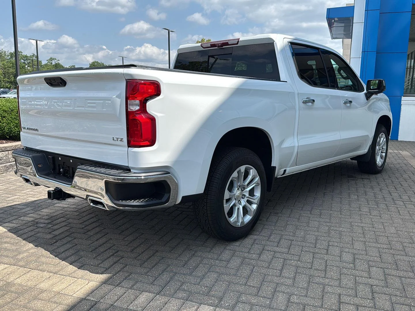 Used 2022 Summit White Chevrolet LTZ image 5