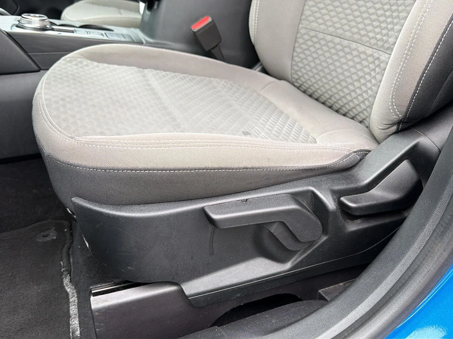 Used 2021 Velocity Blue Ford SE image 19