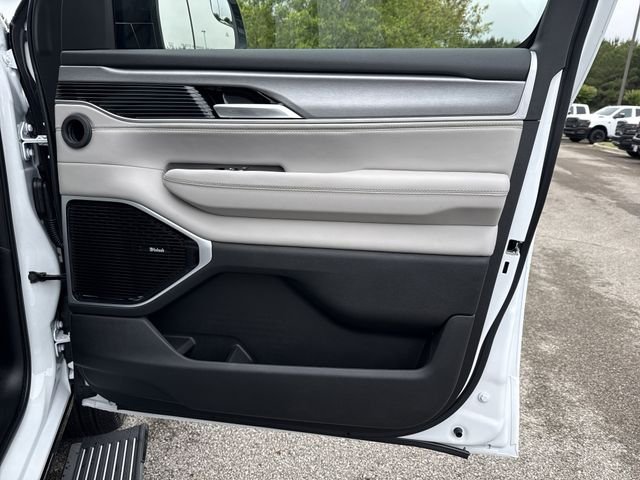 New 2026 White Jeep Limited Reserve image 15