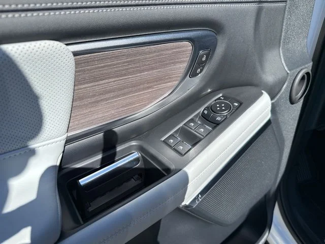New 2026 Star White Metallic Tri-Coat Ford Platinum image 28