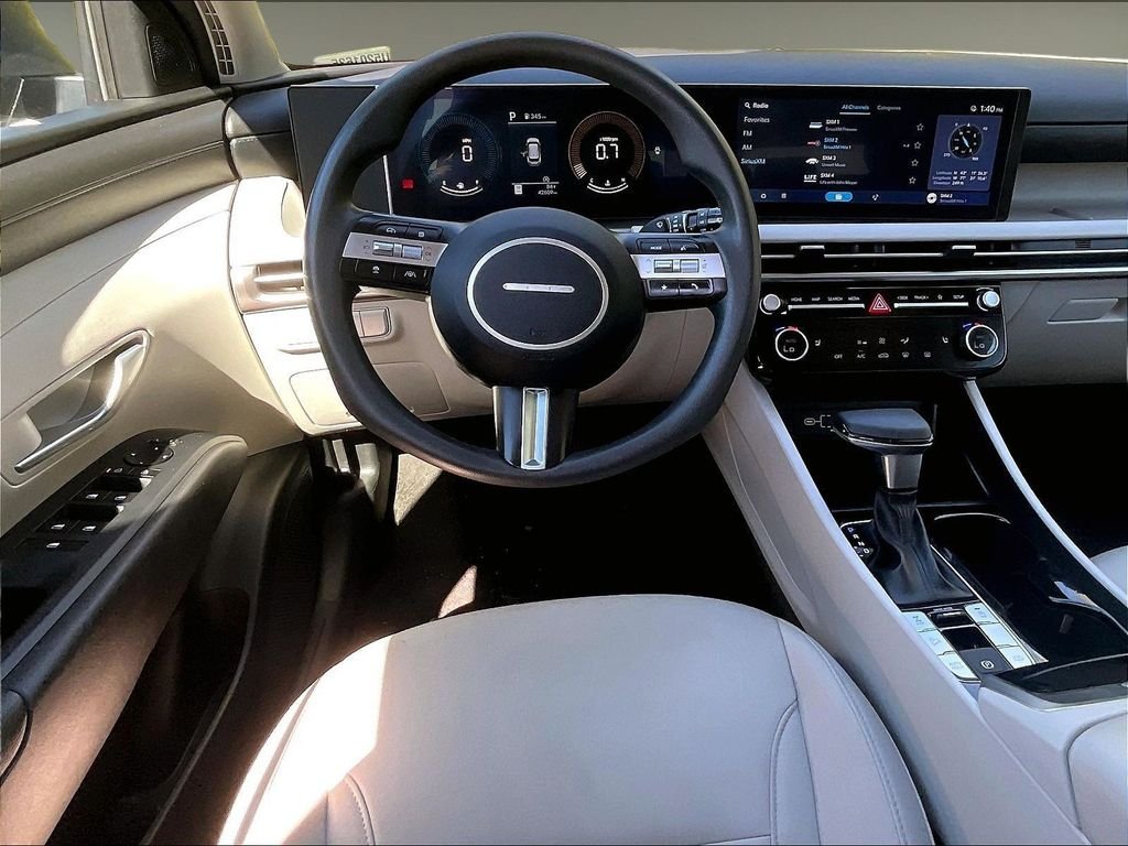 Used 2025 Green Hyundai SEL image 17