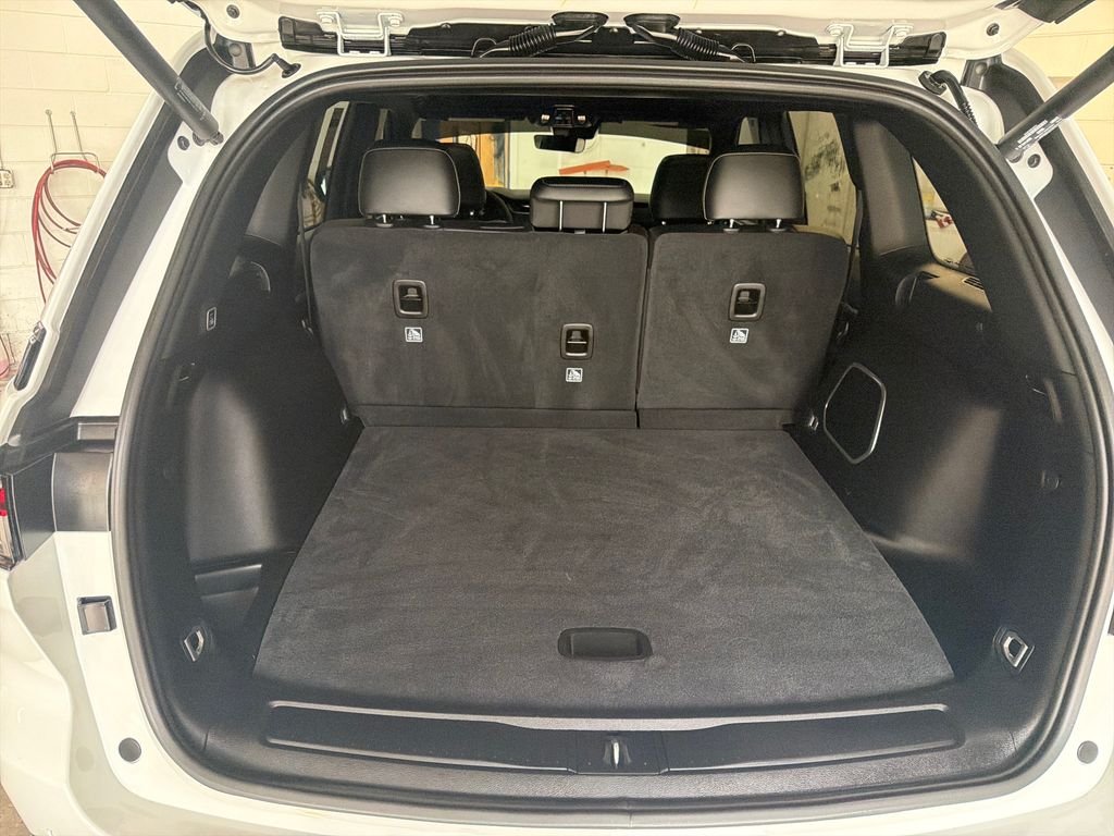 Used 2025 White Jeep Limited image 7