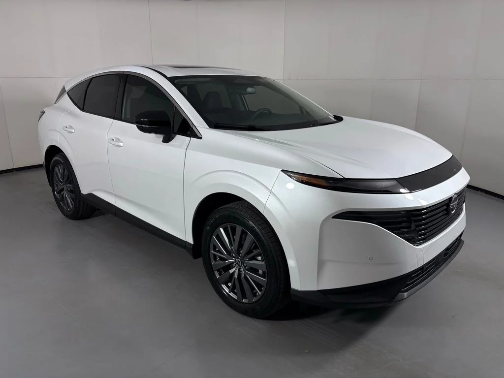 New 2026 White Nissan SL image 2