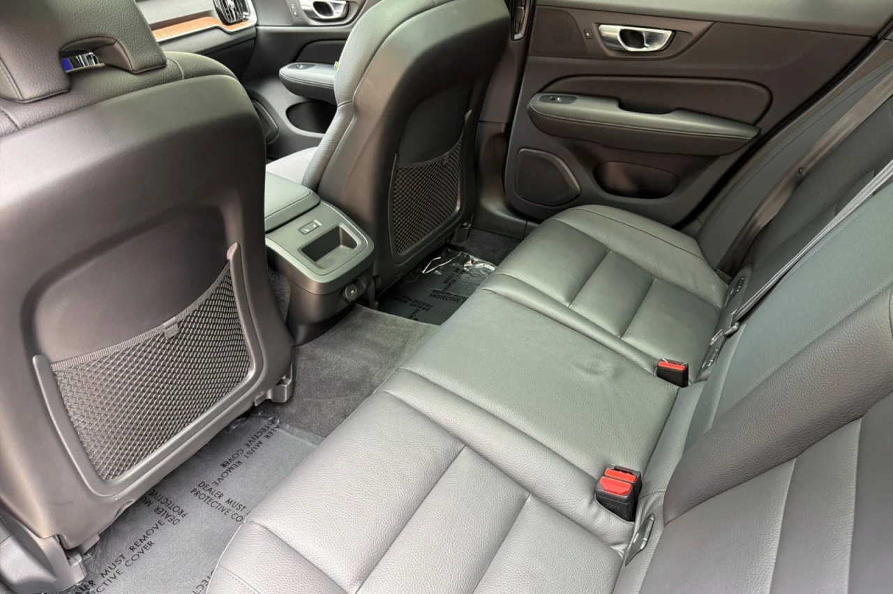 Used 2025 GREY Volvo Plus image 11