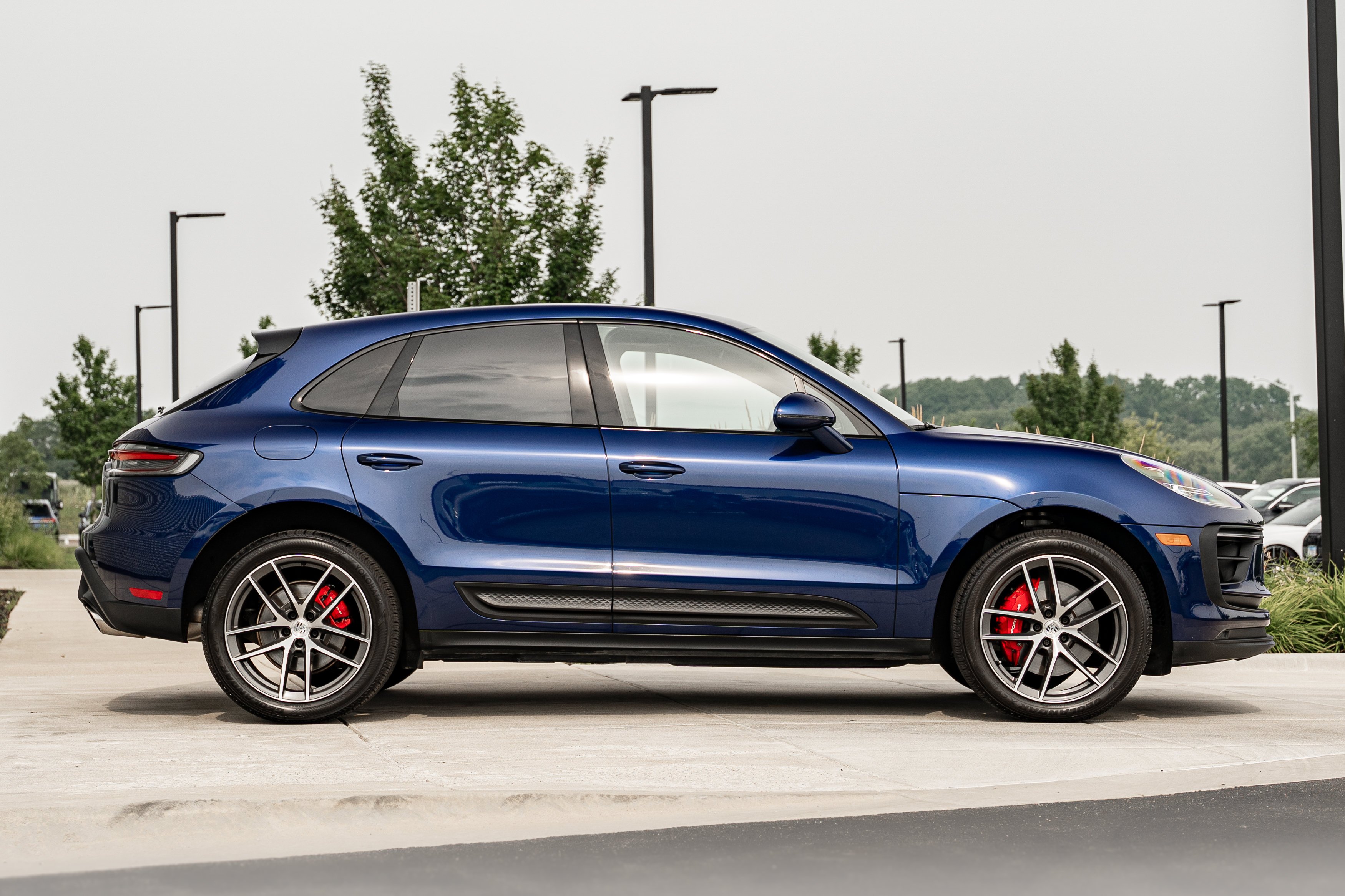 Used 2022 Night Blue Metallic Porsche S image 3