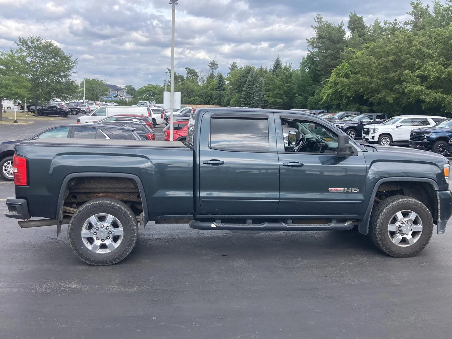 Used 2018 DARK SLATE METALLIC GMC SLT image 2