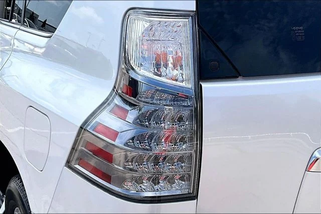Used 2023 White Lexus 460 image 29