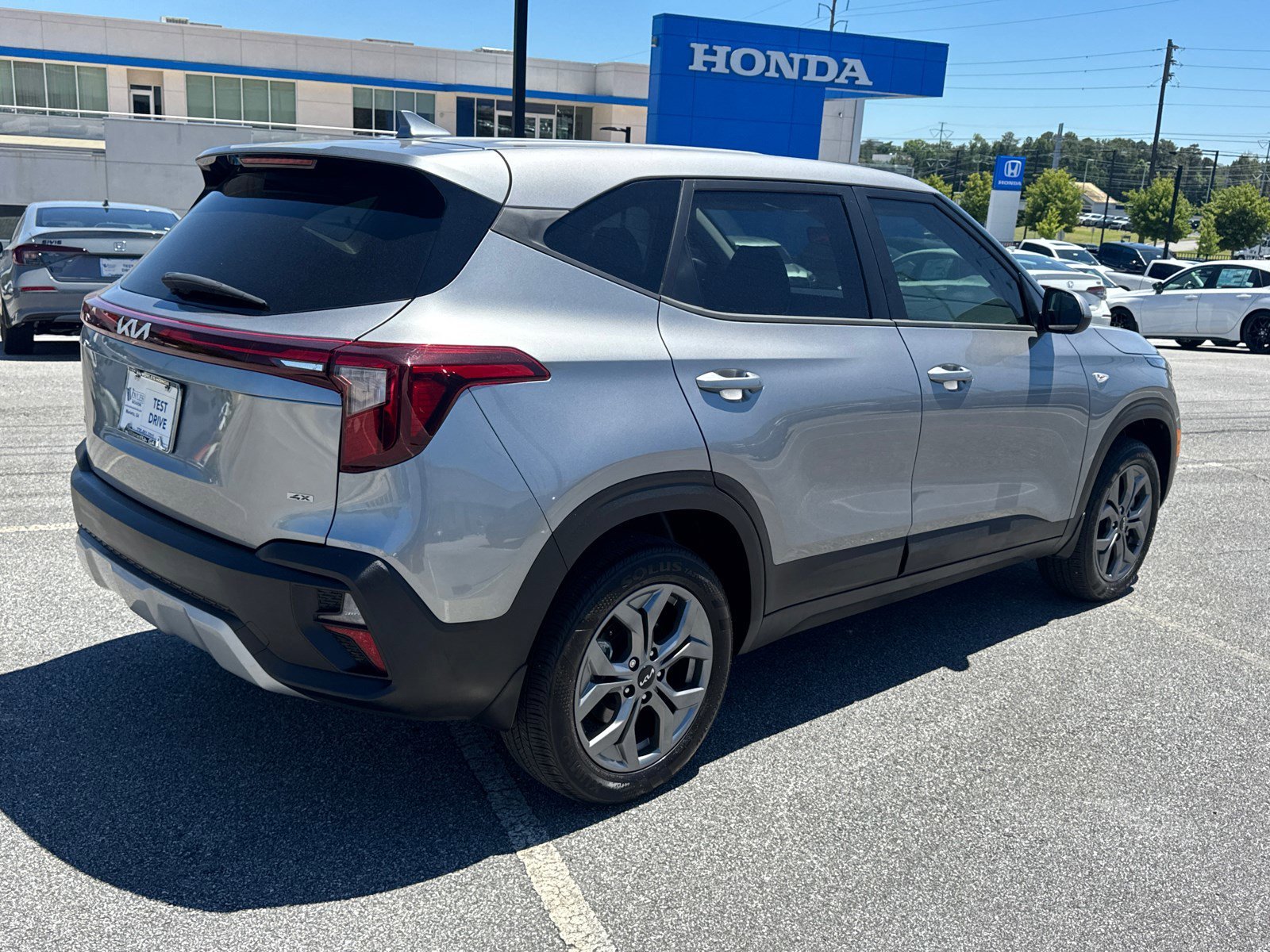 Used 2025 Steel Gray Kia LX image 7