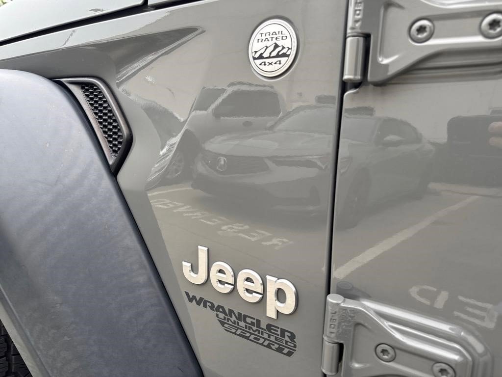 Used 2018 Sting-Gray Clearcoat Jeep Sport S image 10