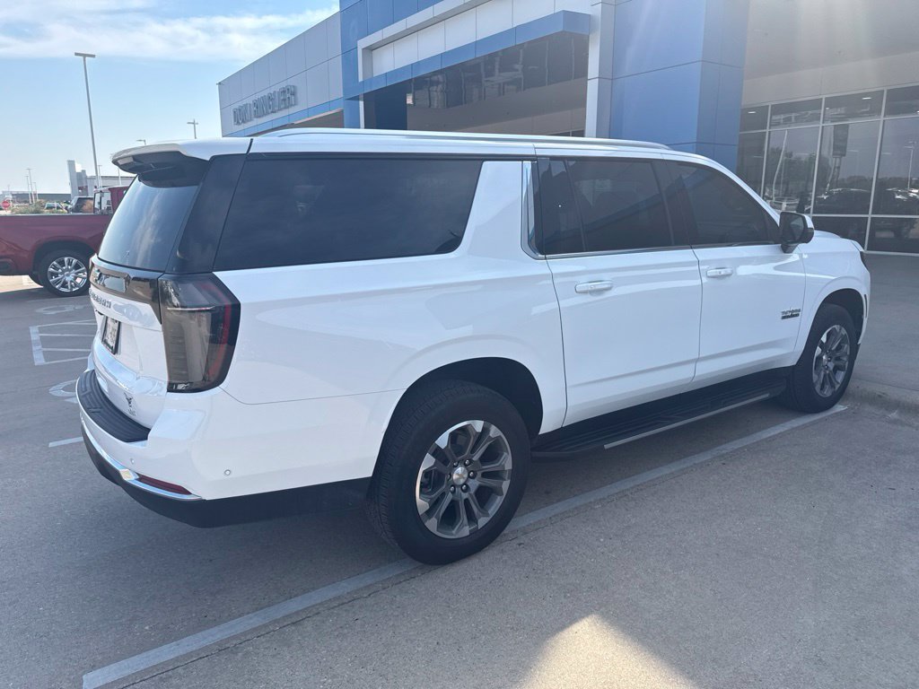 Used 2025 White Chevrolet LT image 3