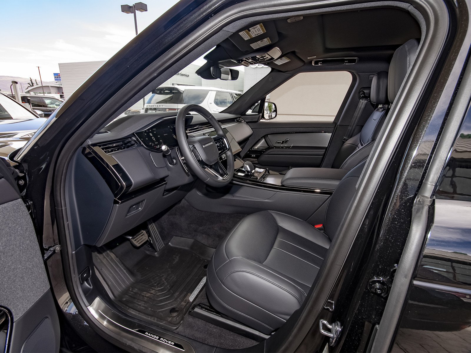 New 2026 Santorini Black Land Rover SE image 33