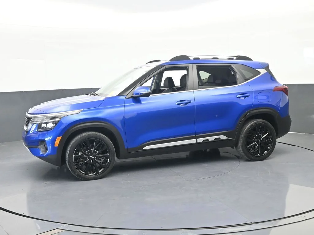 Used 2022 Neptune Blue Kia Nightfall image 1