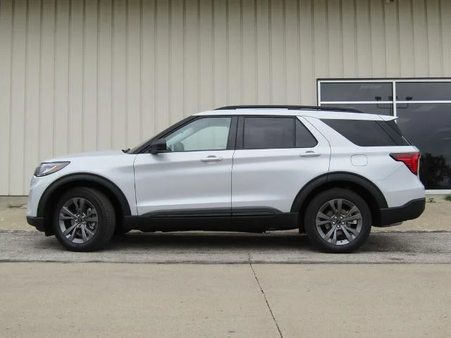New 2026 Space White Metallic Ford Active image 45