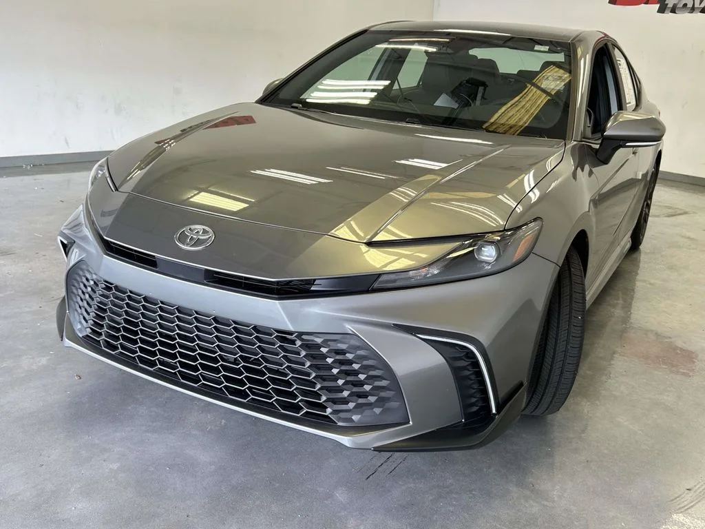 Used 2026  Toyota SE image 7