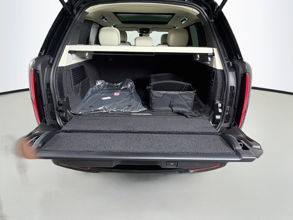New 2027 Santorini Black Land Rover SE image 28