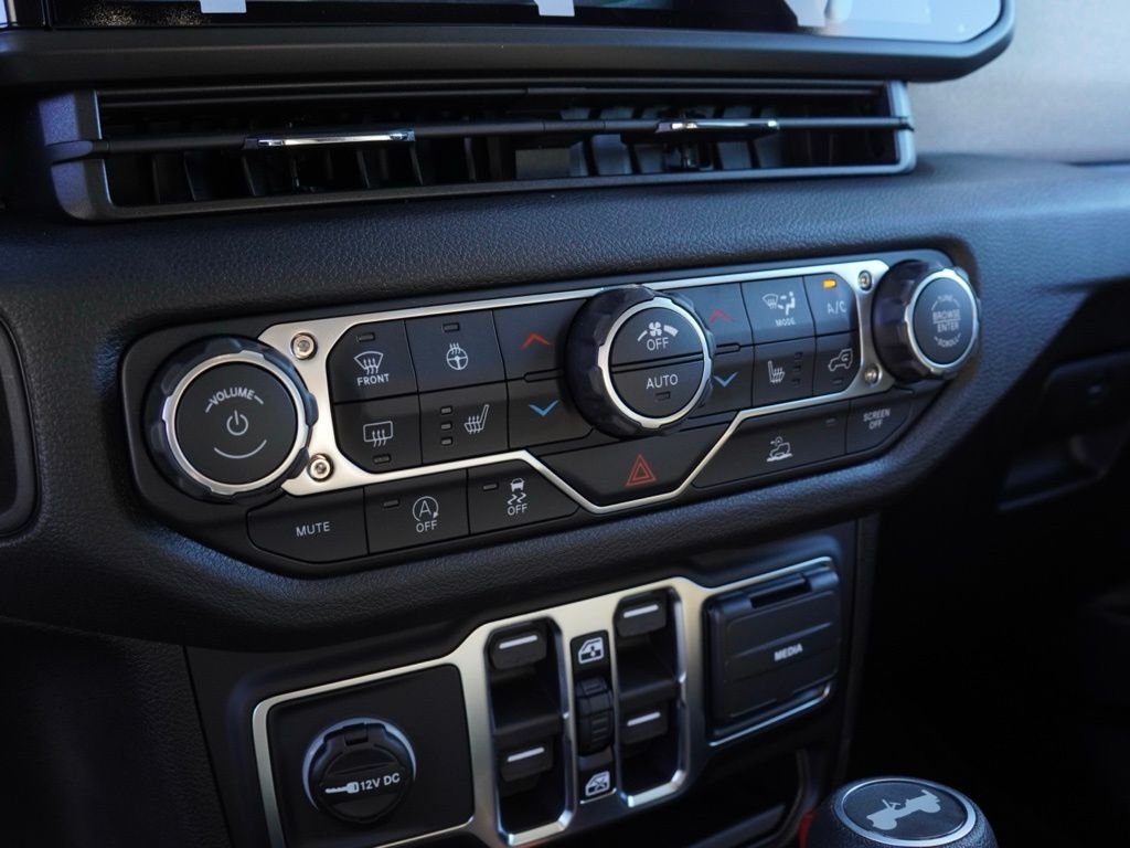 New 2026 Anvil Clear-Coat Exterior Paint Jeep Sport S image 15